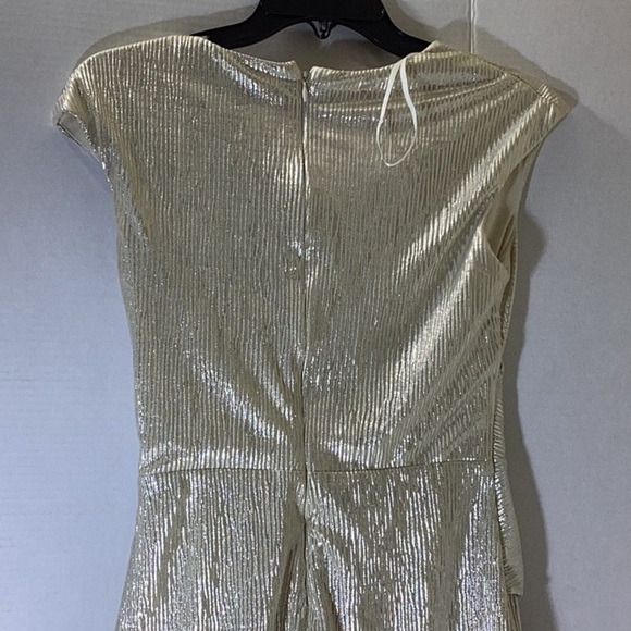 AQUA
Metallic Cap Sleeve Gown - 100% Exclusive - Picture 6 of 9